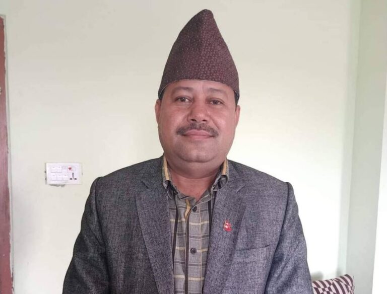 ओलीको आलोचना गर्ने कैलालीका एमाले अध्यक्ष पदमुक्त