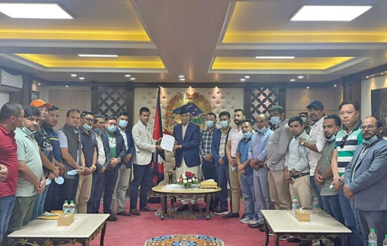 प्रधानमन्त्री समक्ष वाईसीयलले माग– गर्भनरलाई पदमुक्त गरी उनीमाथि छानबिन गरौं