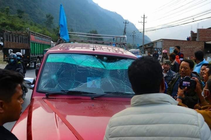 रवि लामिछानेको गाडीमाथि प्रहार