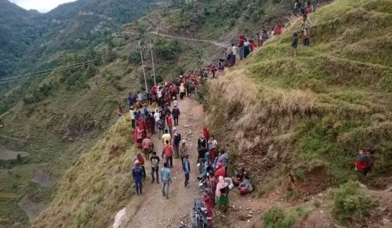 रुकुम पश्चिम जिप दुर्घटना : सुत्केरी आमा र बच्चा सहित ५ जनाकाे मृत्यु, १० घाइते