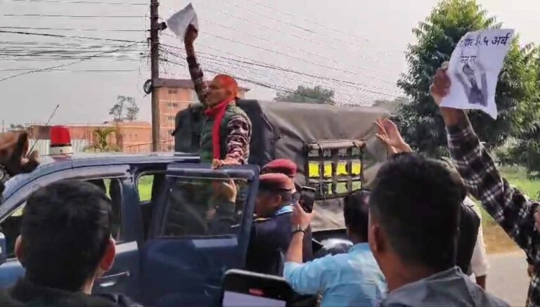 झापामा प्रधानमन्त्री ओलीविरुद्ध विरोध प्रदर्शन गर्ने रास्वपा कार्यकर्ता पक्राउ